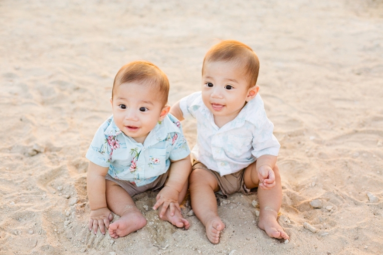 cute twin photos in the beach